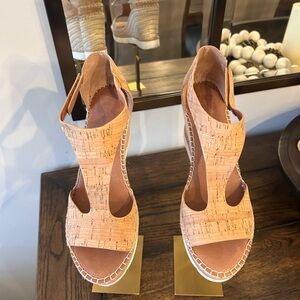 Gentle Souls Elyssa Easy T-Strap wedge sandals